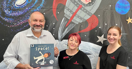 Councillor Graham Lohmann, Excelsior Library, Lia Gladman, Jody Read, National Simultaneous Storytime event, NSS, Give Me Some Space
